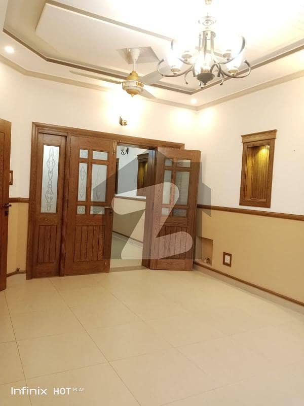 10 Marla Lower Portion For Rent In Overseas- 5 Bahria Town Phase-8 Rwp.