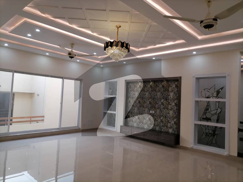 ویلینشیاء ۔ بلاک ایل ویلینشیاء ہاؤسنگ سوسائٹی لاہور میں 6 کمروں کا 1 کنال مکان 7.72 کروڑ میں برائے فروخت۔