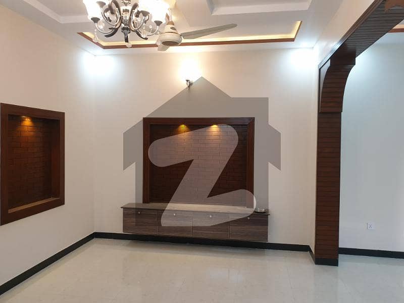 8 Marla Beautiful House Available For Rent 8 Marla Beautiful House Available For Rent