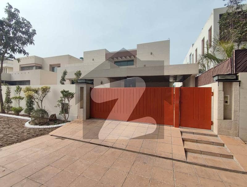 1 Kanal Owner Built Slightly Used Modern House With 3 Servant Quarters In Basement Very Close To Wateen Chowk Is Available For Sale In Dha Phase 05 Lahore. 100 Original Pics