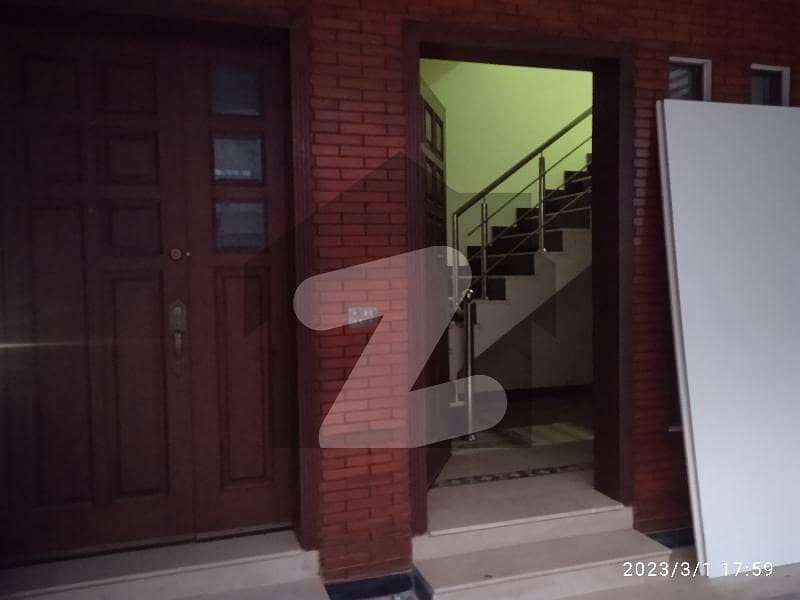 10 Marla Double Storey Beautiful House For Rent In Gulistan Colony