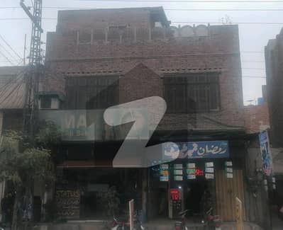 جیل روڈ فیصل آباد میں 2 کمروں کا 2 مرلہ عمارت 5.5 لاکھ میں کرایہ پر دستیاب ہے۔