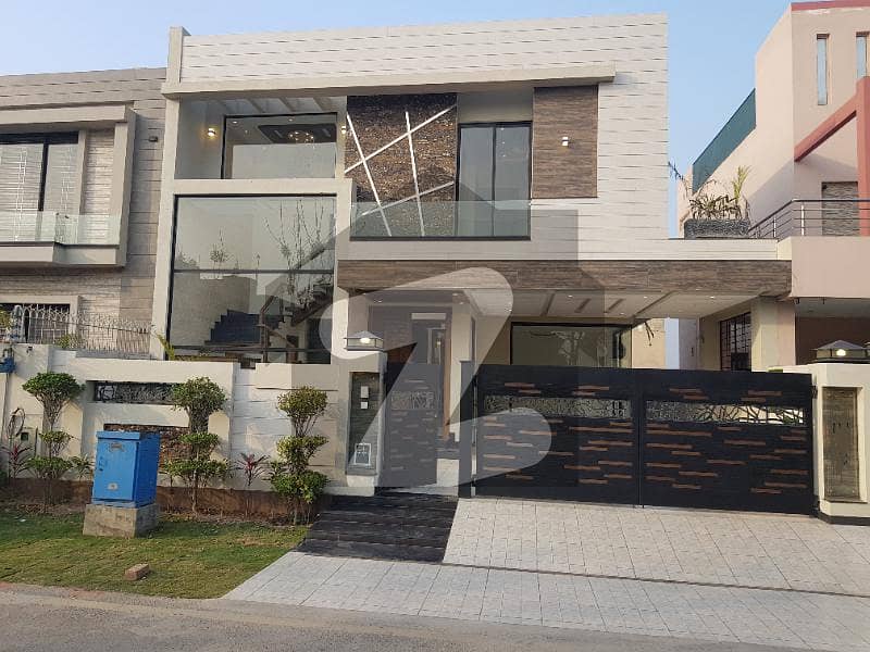 10 Marla Luxury Bungalow For Rent At Prime Location