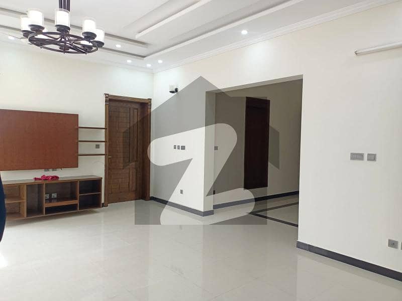 Zaraj Housing Scheme Islamabad 10 Marla Full House Available For Rent