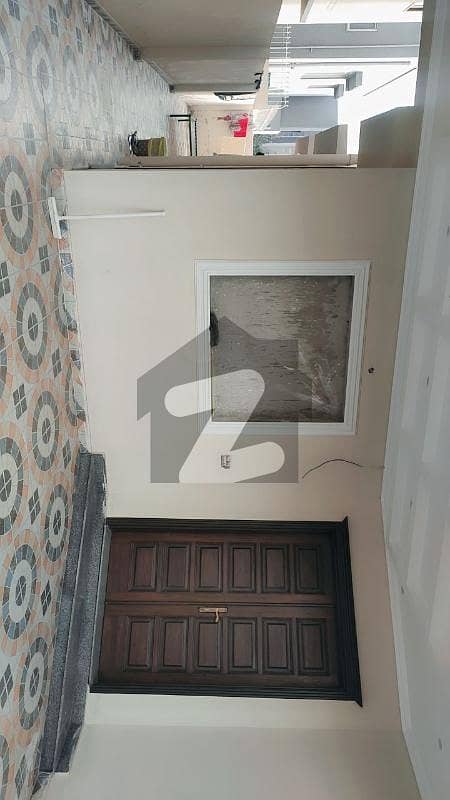 10 Marla Brand New  Upper Portion Available For Rent In Paragon City Main Barki Road Lahore Near To Park And Near To Masjid And Near To Commercial Area And Near To Lacs School And Imperial Mall