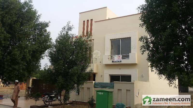 Classic Style 10 Marla House For Sale In Bahria Town Lahore