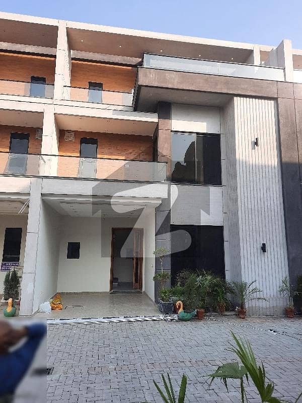 4.50 Marla Triple Story Houses Are Available In Oak Villas On Pine Avenue Lahore