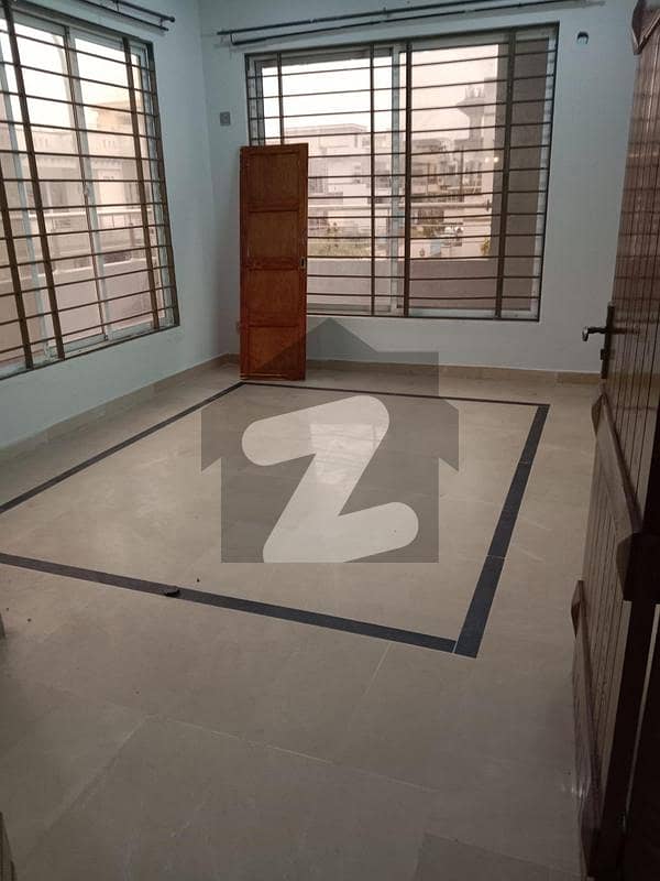 پی ڈبلیو ڈی ہاؤسنگ سکیم اسلام آباد میں 4 کمروں کا 6 مرلہ مکان 65 ہزار میں کرایہ پر دستیاب ہے۔