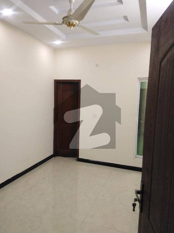 700 Square Feet 2beds Tv Lounge Kitchen Attached Baths Family Corner Flat For Sale In Gulraiz