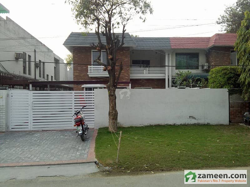 Kanal house Gulberg C3 for rent 6 bed room