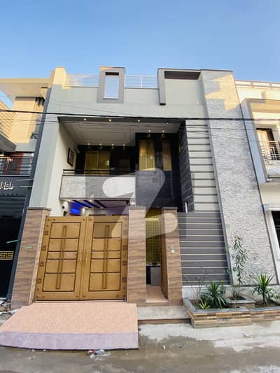 پشاور گارڈن پشاور میں 8 کمروں کا 5 مرلہ مکان 2.6 کروڑ میں برائے فروخت۔