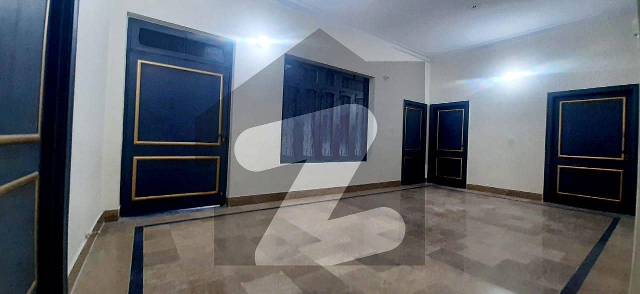 10 Marla Lower Portion Situated In Eden Gardens For rent