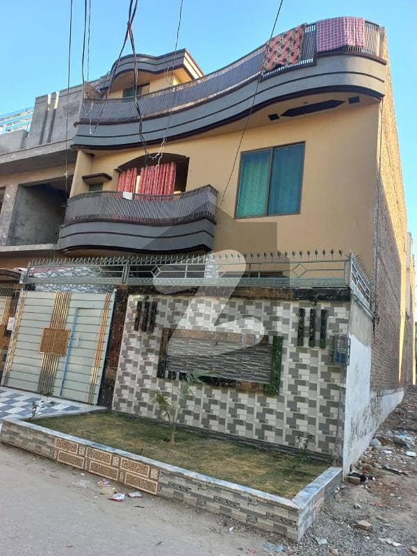 حیات آباد فیز 6 حیات آباد پشاور میں 8 کمروں کا 7 مرلہ مکان 3.45 کروڑ میں برائے فروخت۔