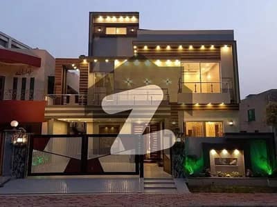 ڈی ایچ اے فیز 8 ڈیفنس (ڈی ایچ اے) لاہور میں 3 کمروں کا 5 مرلہ مکان 2.5 کروڑ میں برائے فروخت۔
