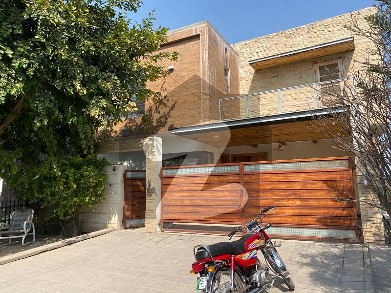 10 Marla Beautiful Western Style House Available For Rent 10 Marla Beautiful Western Style House Available For Rent