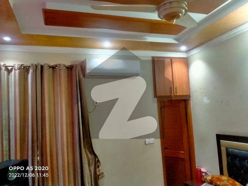 پی سی ایس آئی آر سٹاف کالونی لاہور میں 5 کمروں کا 9 مرلہ مکان 2.5 کروڑ میں برائے فروخت۔