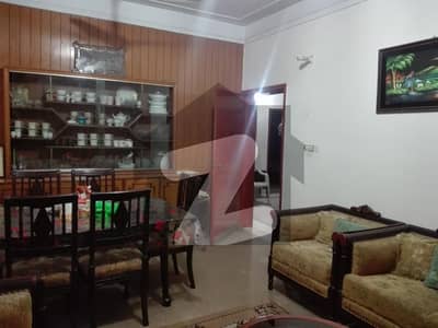 اَپر مال لاہور میں 5 کمروں کا 12 مرلہ مکان 1.5 لاکھ میں کرایہ پر دستیاب ہے۔