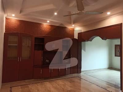 اَپر مال لاہور میں 5 کمروں کا 12 مرلہ مکان 1.4 لاکھ میں کرایہ پر دستیاب ہے۔