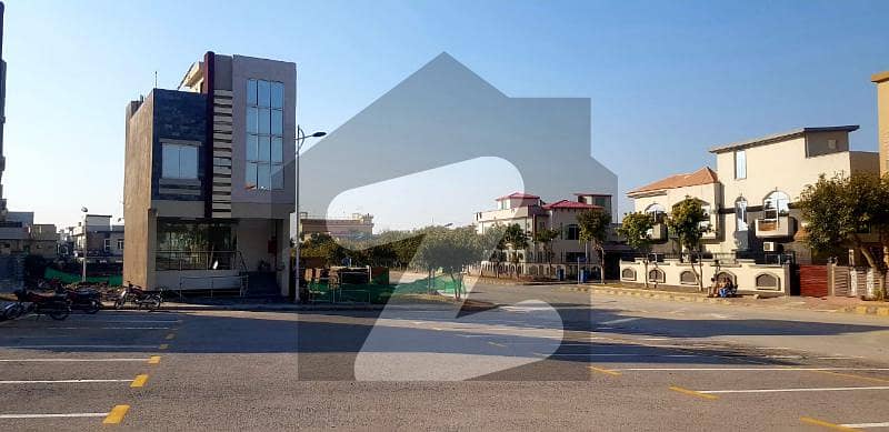 Sale Commercial Plaza 2.6 Marla