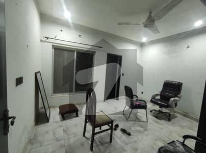 داؤد ریذیڈنسی ہاؤسنگ سکیم ڈیفینس روڈ لاہور میں 6 کمروں کا 5 مرلہ مکان 60 ہزار میں کرایہ پر دستیاب ہے۔