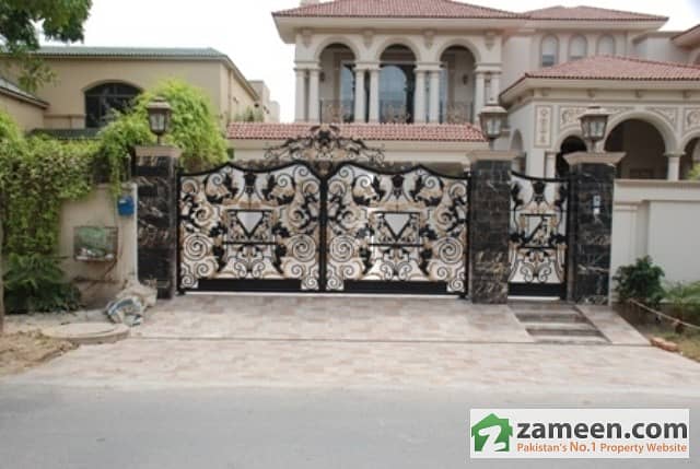 21. 5 Marla Outclass Located Owner Built Bungalow For Sale In DHA Phase 3