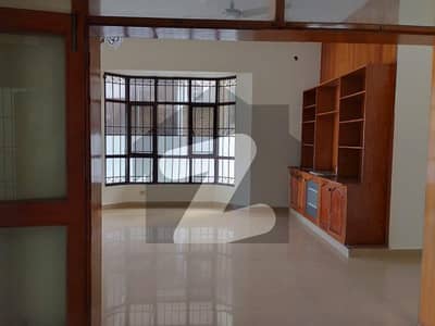 ایف ۔ 11/4 ایف ۔ 11 اسلام آباد میں 6 کمروں کا 1 کنال مکان 4.5 لاکھ میں کرایہ پر دستیاب ہے۔