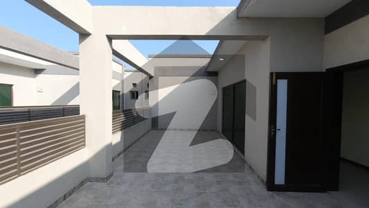 PRIME LOCATION In Askari 5 - Sector J House Sized 375 Square Yards For sale