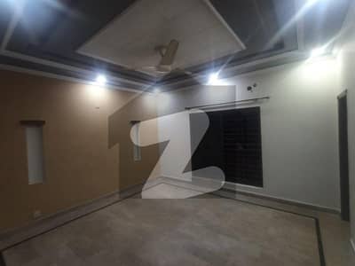طارق گارڈنز ۔ بلاک اے طارق گارڈنز لاہور میں 3 کمروں کا 10 مرلہ بالائی پورشن 55 ہزار میں کرایہ پر دستیاب ہے۔