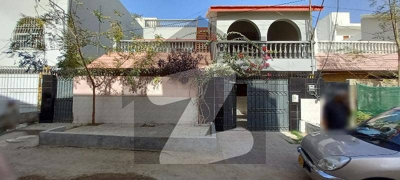 پائینیئر کاٹیجز گلستانِ جوہر کراچی میں 5 کمروں کا 10 مرلہ مکان 3.7 کروڑ میں برائے فروخت۔