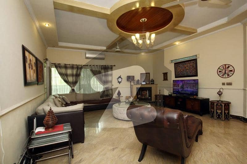 ڈی ایچ اے فیز 6 ڈیفنس (ڈی ایچ اے) لاہور میں 5 کمروں کا 14 مرلہ مکان 4.5 کروڑ میں برائے فروخت۔