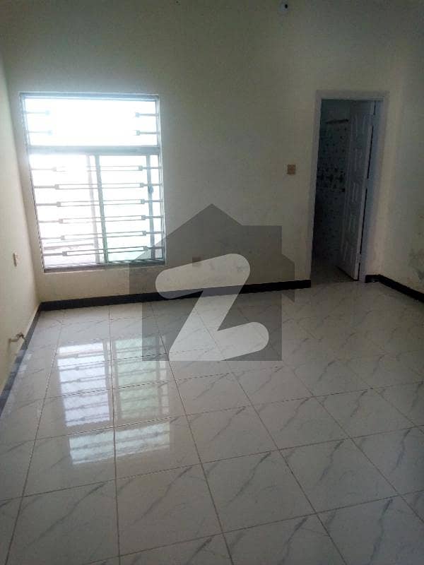 1125 Square Feet Upper Portion In Royal Avenue Is Available For Rent