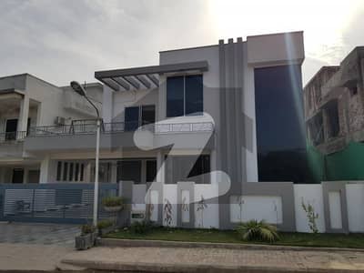 Slightly Used 1 Kanal Luxury Designer House with Basement for sale in Bahria Town