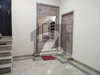 البرکت ولاز فیصل آباد میں 3 کمروں کا 5 مرلہ مکان 32 ہزار میں کرایہ پر دستیاب ہے۔
