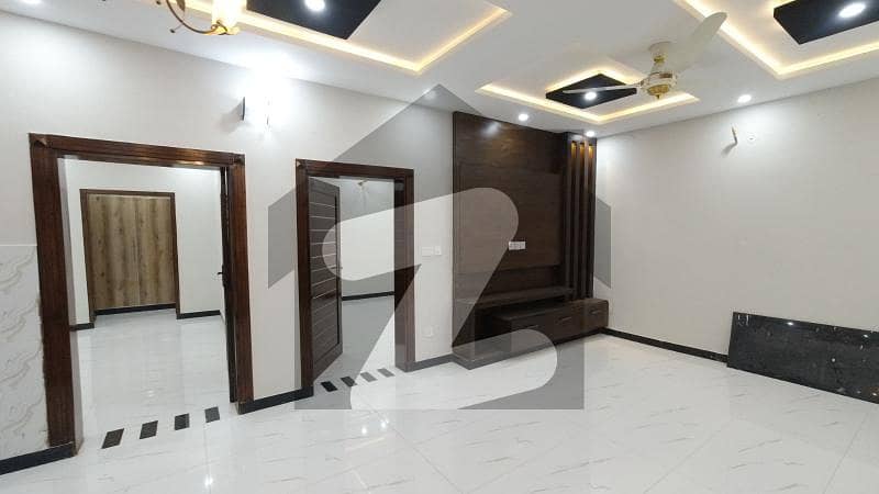 10 Marla Good Location 2 Bedroom Near To Park And Masjid Portion For Rent