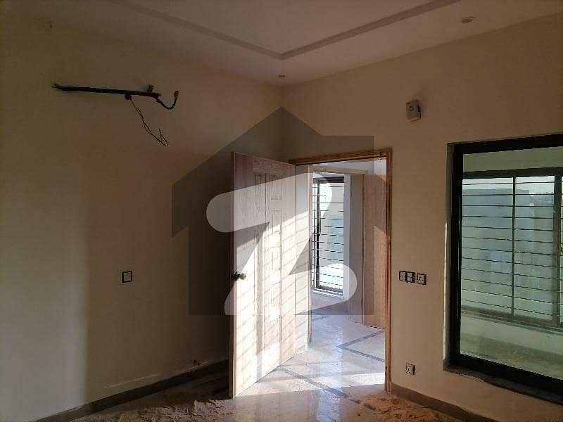 6 Marla Flat For rent In PCSIR Staff Colony