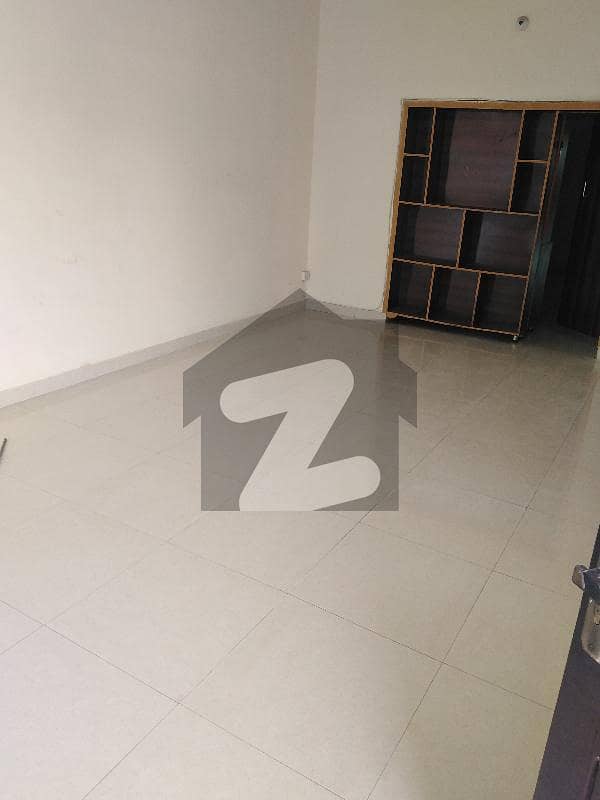 700 Square Feet 2 Beds Tv Lounge Kitchen Attached Baths Corner Family Flat For Sale In Gulraiz Housing