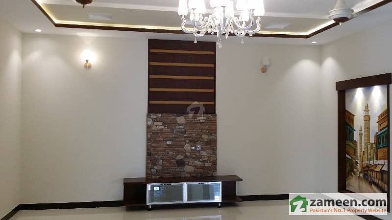 1 KANAL ACCOMODATION 3 BED LUXURY 14 MARLA CORNER HOUSE FOR RENT IN BAHRIA TOWN LAHORE