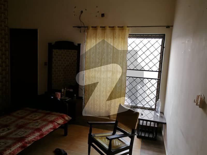 10 Marla House For rent In Wapda City