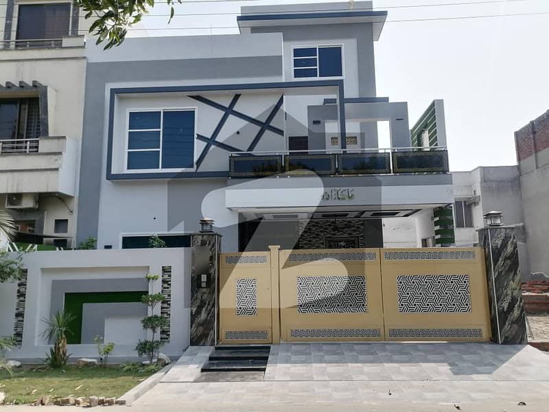 Facing Park 10 Marla House For sale In Canal View - Sector 4 Gujranwala