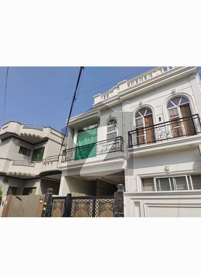 Facing Park House For Grabs In 3.5 Marla MA Jinnah Road