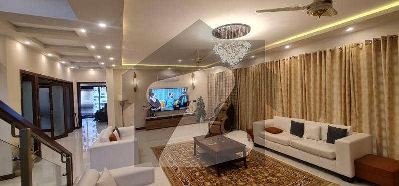 ایف ۔ 11 اسلام آباد میں 10 کمروں کا 2 کنال مکان 50 کروڑ میں برائے فروخت۔