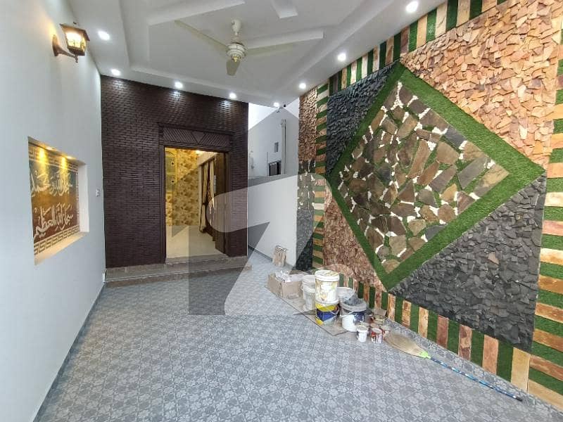 ڈی سی کالونی گوجرانوالہ میں 3 کمروں کا 6 مرلہ مکان 2.1 کروڑ میں برائے فروخت۔