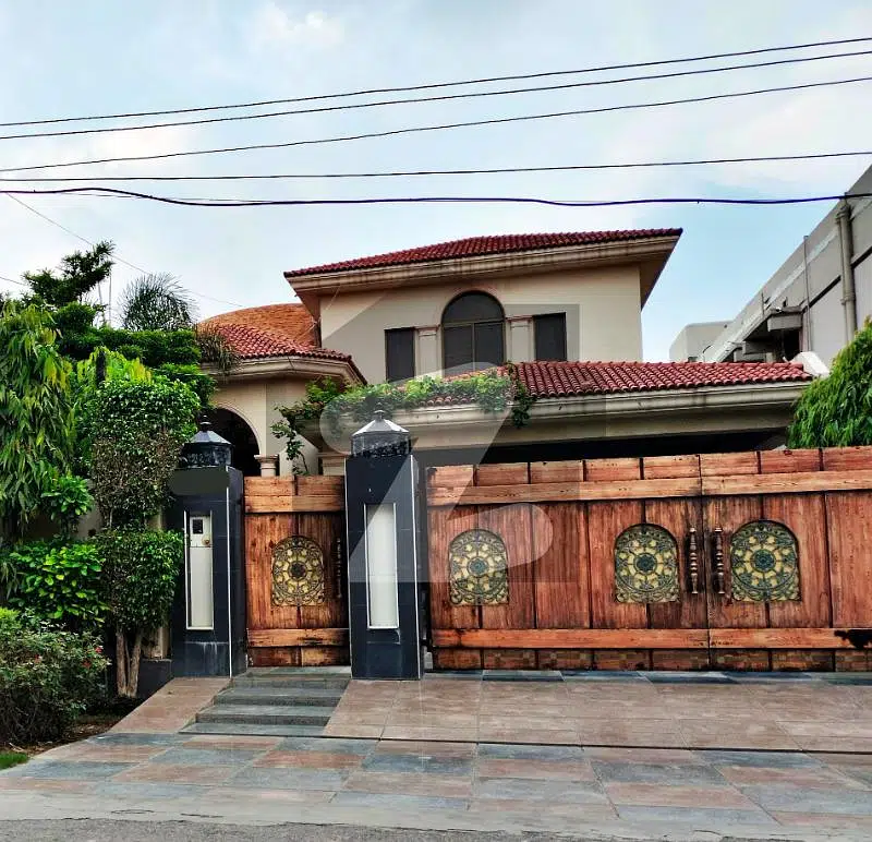 2 Kanal Owner Build Well maintained Spanish bungalow for sale in phase 3