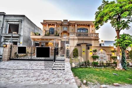 ڈی ایچ اے فیز 6 ڈیفنس (ڈی ایچ اے),لاہور میں 5 کمروں کا 1 کنال مکان 9.5 کروڑ میں برائے فروخت۔