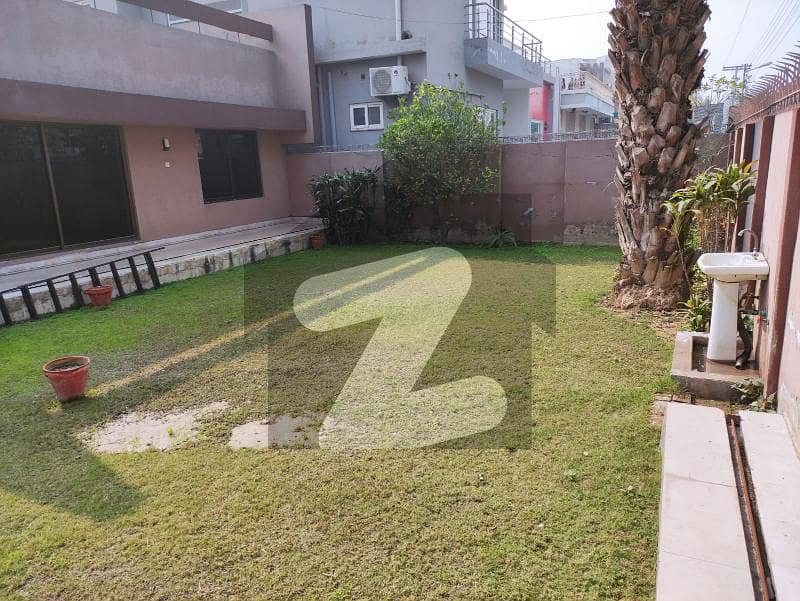 ماڈل ٹاؤن ۔ بلاک ای ماڈل ٹاؤن,لاہور میں 1 کنال رہائشی پلاٹ 7.5 کروڑ میں برائے فروخت۔