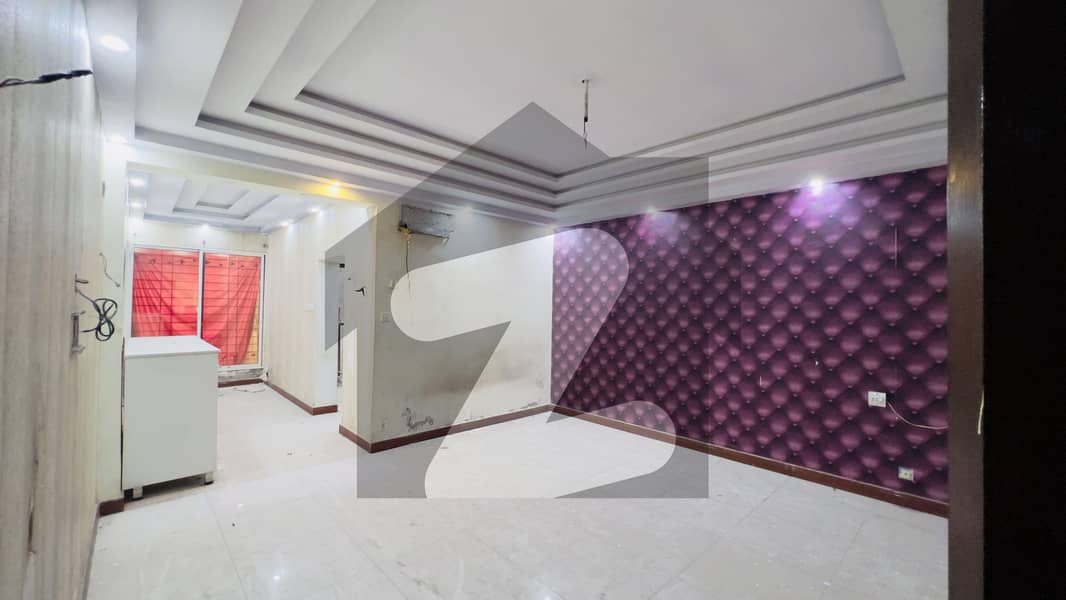 شادمان لاہور میں 6 کمروں کا 1 کنال مکان 9 کروڑ میں برائے فروخت۔