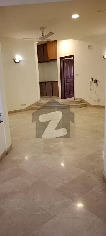 Well maintained Upper portion with 3 bed DD 600 Sq yards for rent in prime location of DHA Karachi