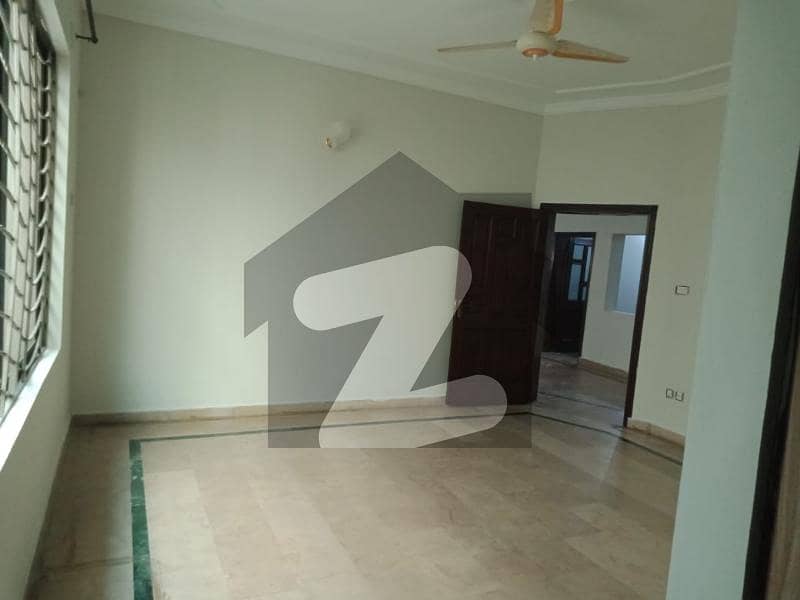 3 bed flat for Bachelor use available in Pwd block-A Walk to ISB highway, Habibi