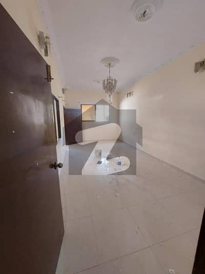 Well Maintained 3 Bed Dd  Single Belt Portion On Ground Floor With Covered Car Parking (suv Size) On 200 Yards Near To Main Johar & Uni Road In Boundary Walled Saadabad Society Block 5 Gulistan-e-jauhar.