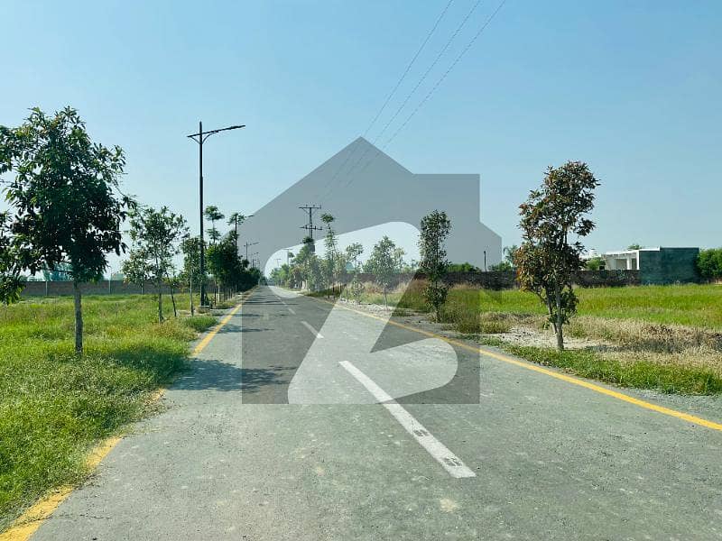 برکی روڈ کینٹ لاہور میں 1 کنال زرعی زمین 55 لاکھ میں برائے فروخت۔